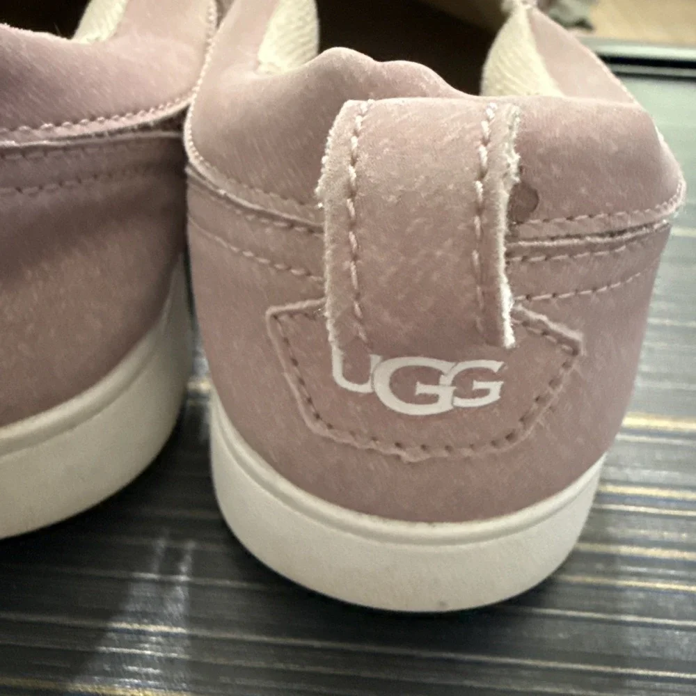 UGG Girls Youth 4 Caplan Sequin Stars Slip-On Sneaker‎ Loafer Pink Stars